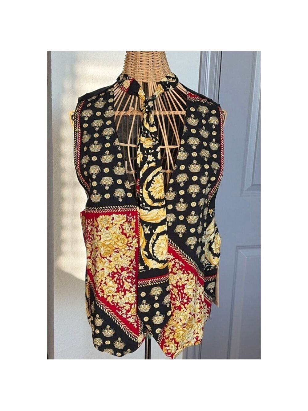 Women's SMW Style My Way Vest L Black Gold Red Baroque Print